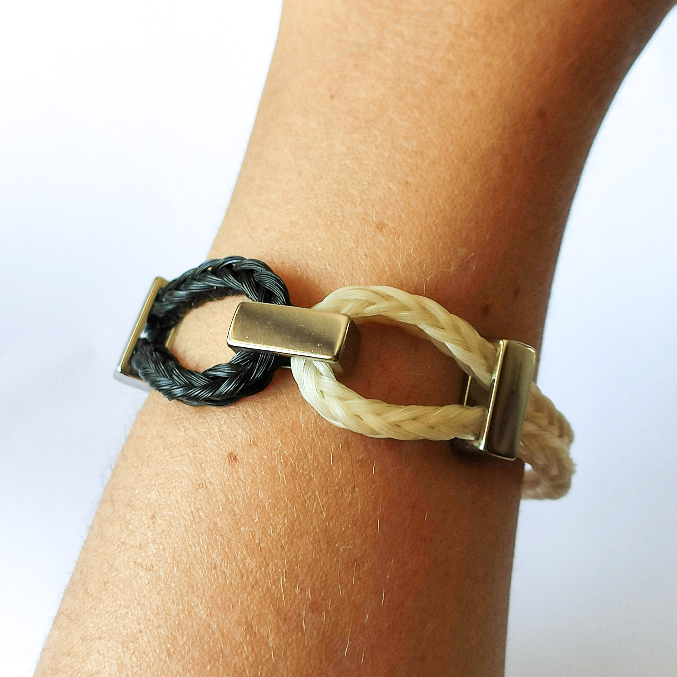 bracelete_encontro_preto_branco_prateado_crina_conceito