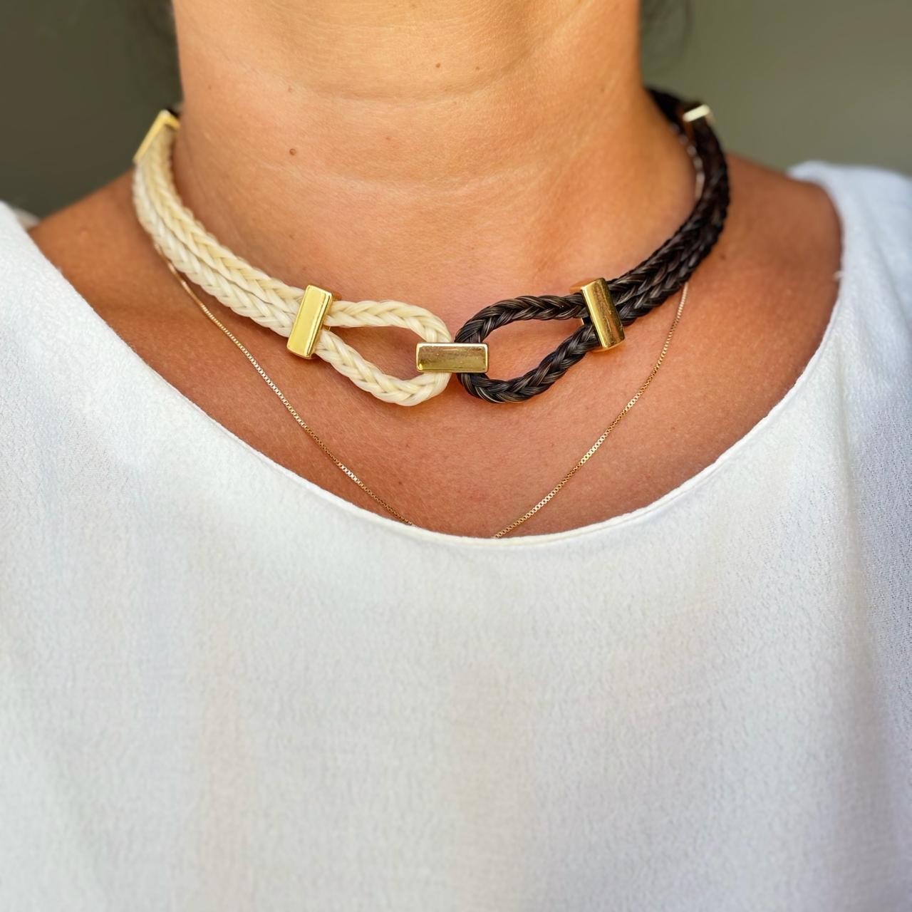 colar_encontro_preto_branco_dourado_crina_cotidiano