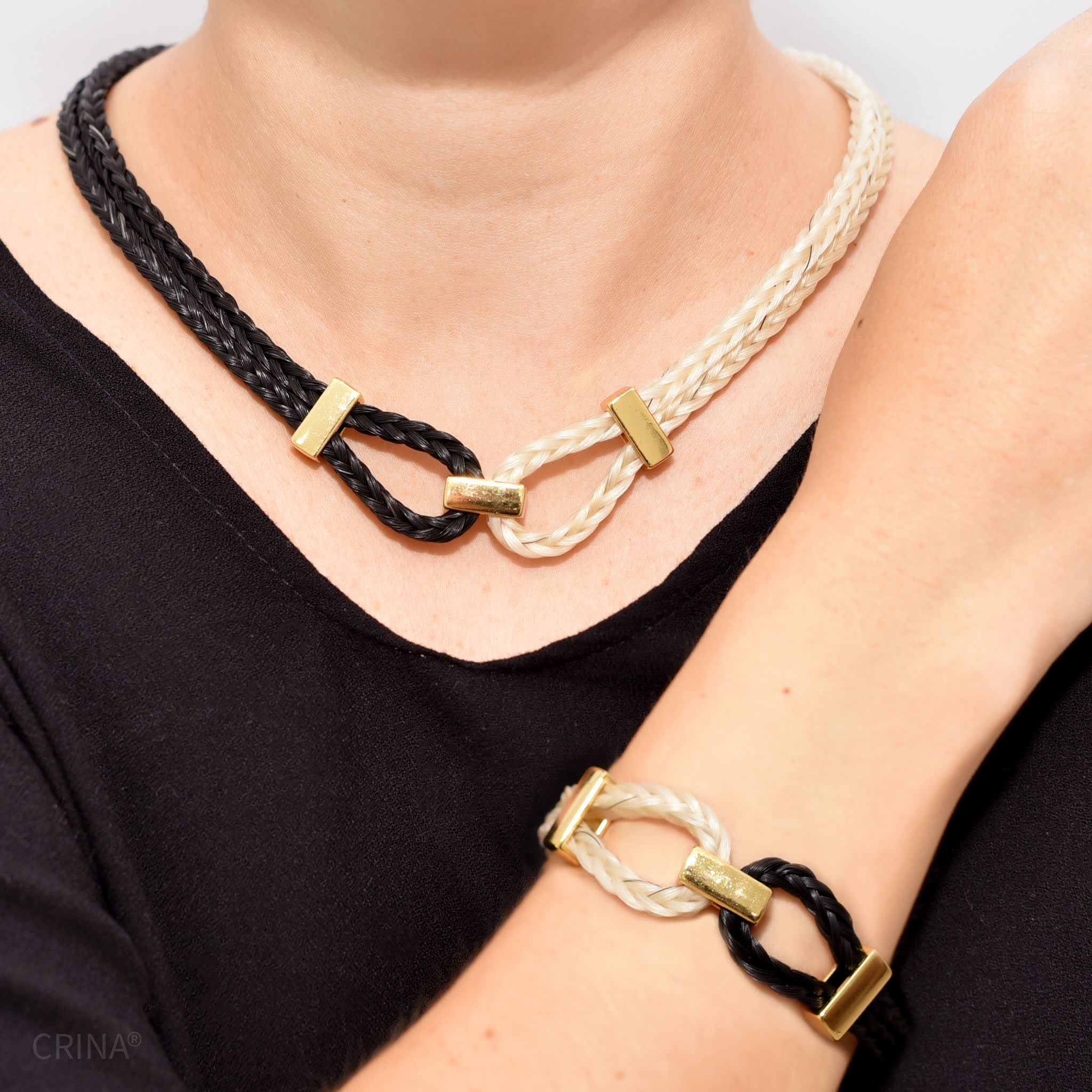 colar_encontro_preto_branco_dourado_crina_elegante