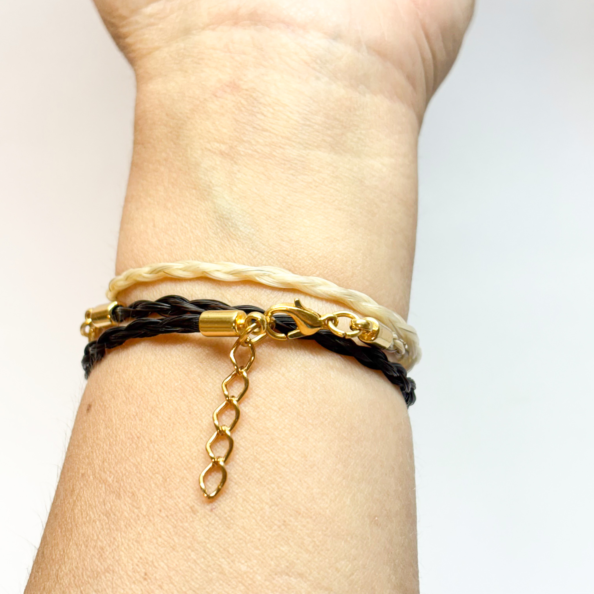 colar_pulseira_bridao_preto_branco_dourado_crina_detalhe_conceito