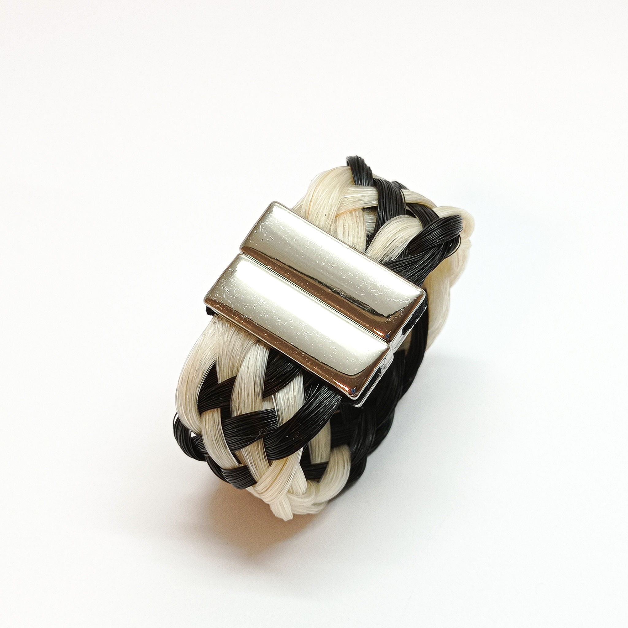 conjunto_porta_guardanapo_preto_branco_prateado_crina_decoração_cima_fecho (12)